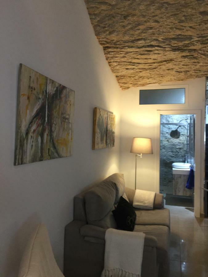 Casa Cueva Un Rincón En La Roca * Setenil De Las Bodegas