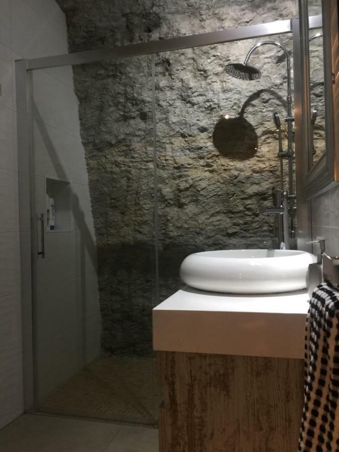 Casa Cueva Un Rincon En La Roca * Setenil De Las Bodegas